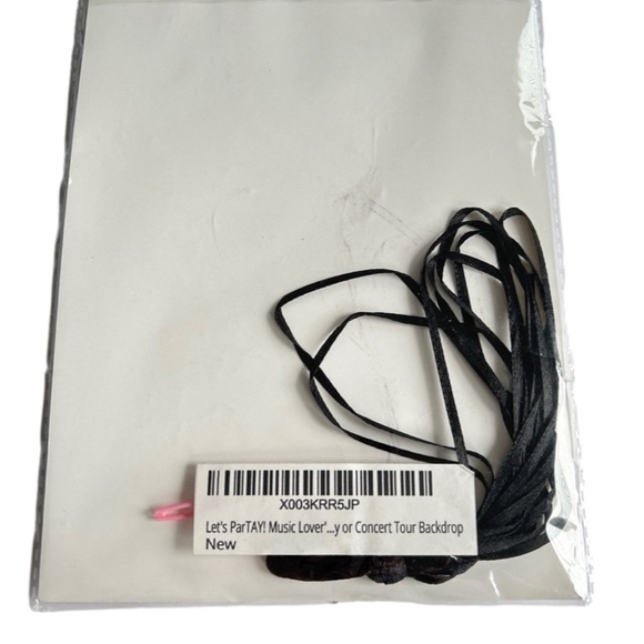 Taylor Swift Party Bundle Includes Wall Tapestry & Party Garland New Product - Picture 7 of 11